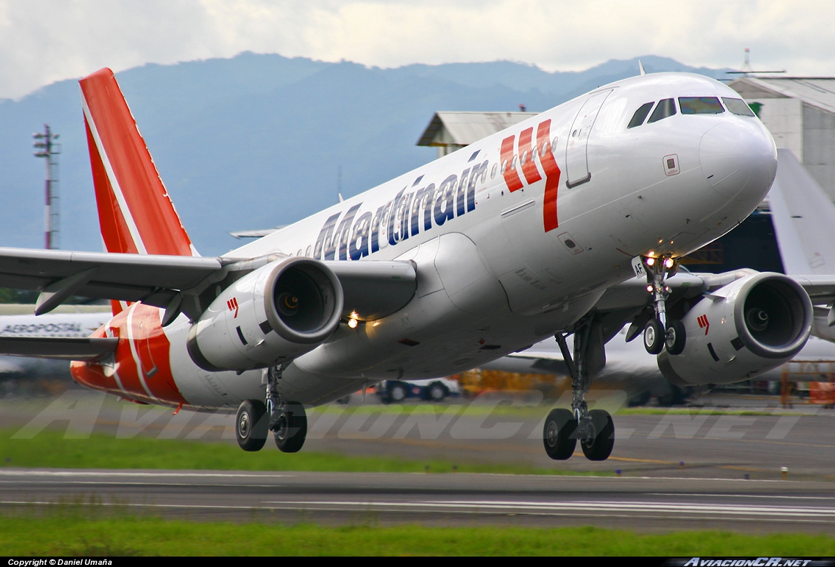 EI-TAF - Airbus A320-233 - Martinair