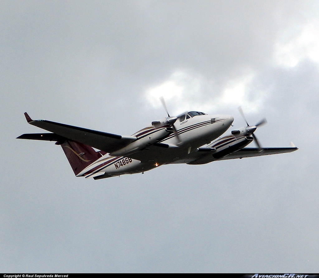 N748SB - Beechcraft B300 King Air 350 - Privado