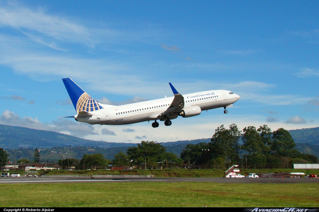 N72230 - Boeing 737-800 - Continental Airlines
