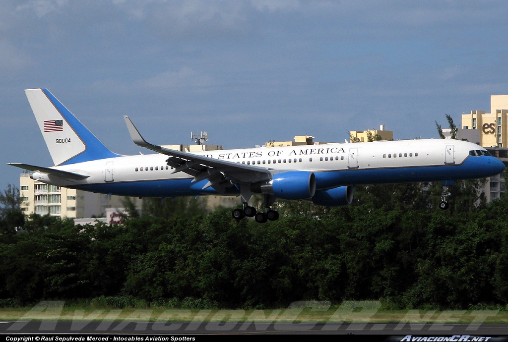 99-0004 - Boeing C-32A - USAF - Fuerza Aerea de EE.UU