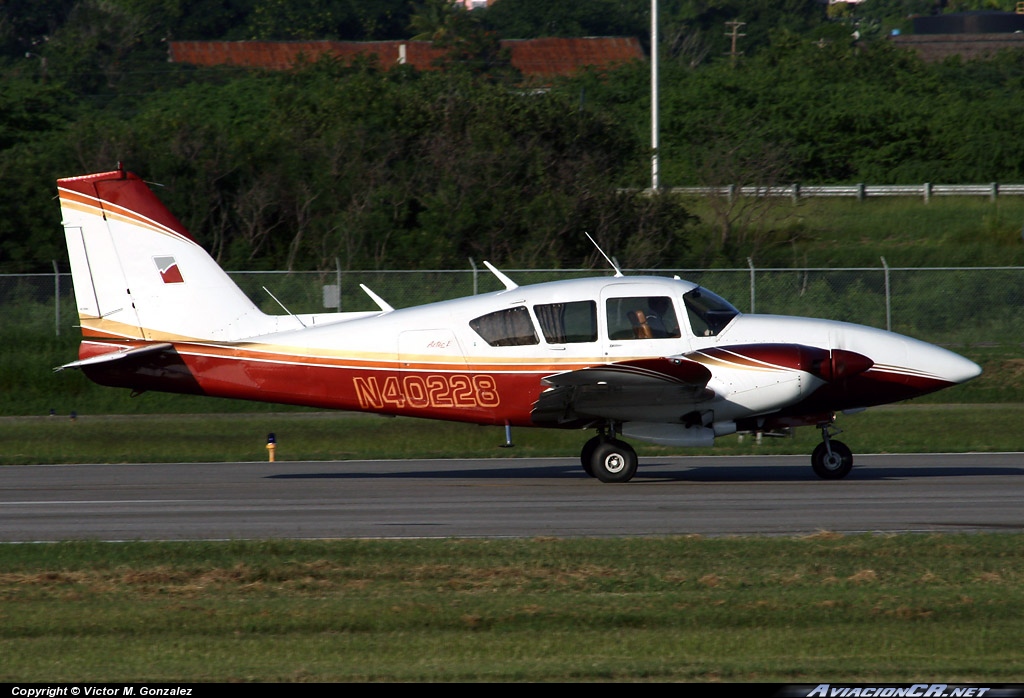 N40228 - Piper PA-23-250 Aztec - Check Point Corp