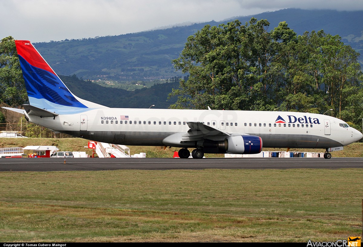 N398DA - Boeing 737-832 - Delta Airlines