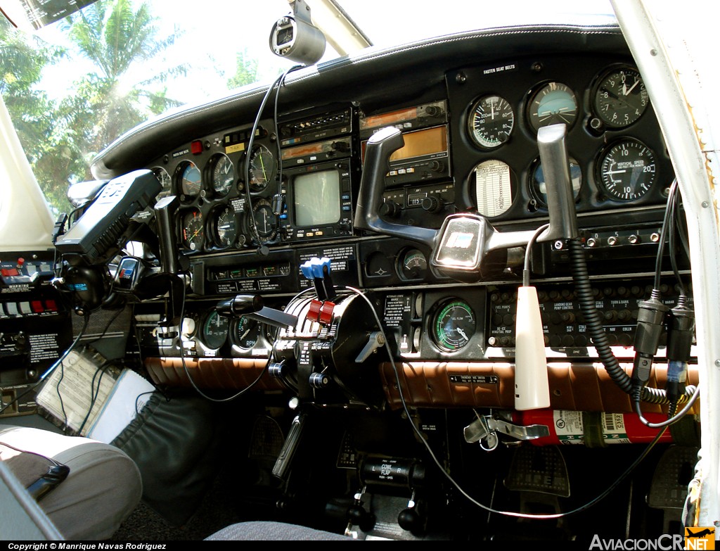 TI-AUA - Piper PA-34-200T Seneca II - Aerobell