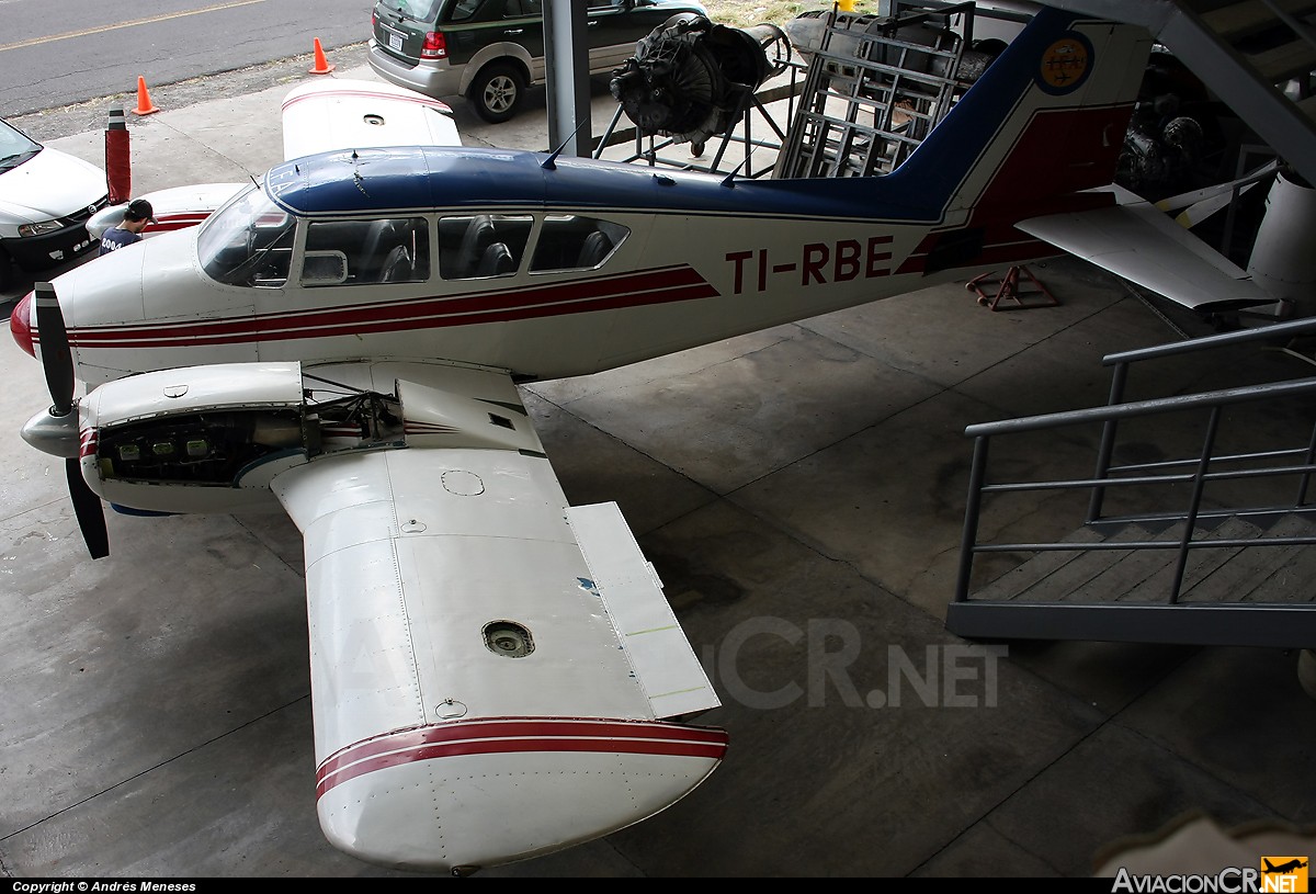 TI-RBE - Piper PA-23 Apache - IFA Instituto Formación Aeronautica.