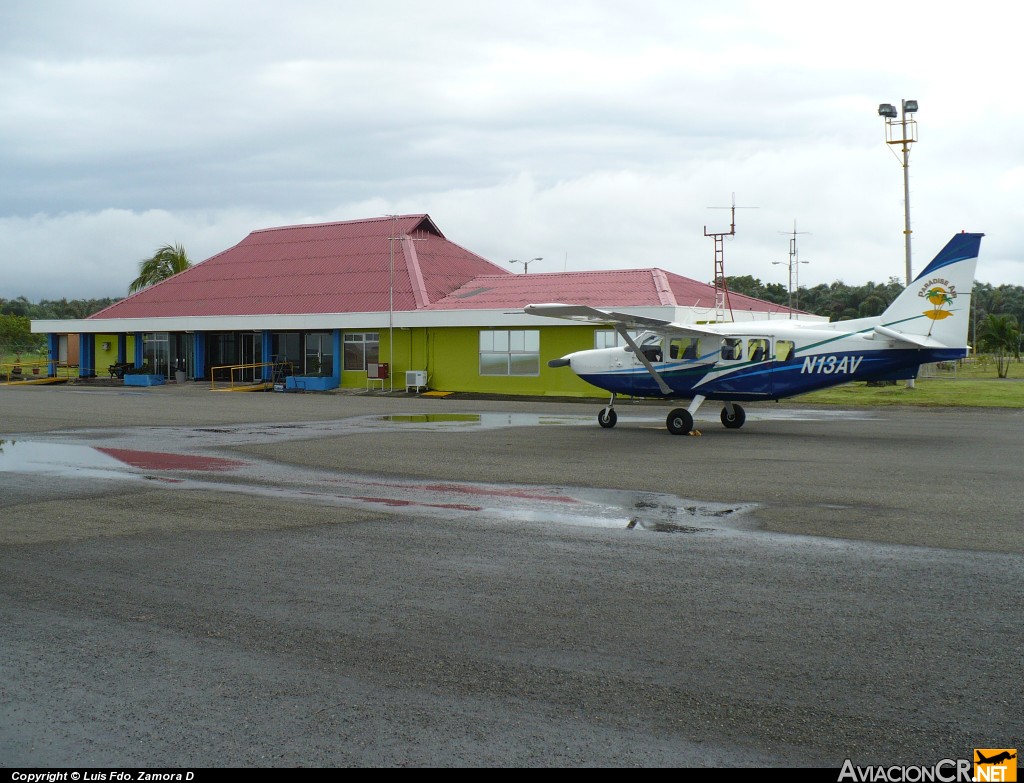 N13AV - Gippsland GA-8 Airvan - Paradise Air