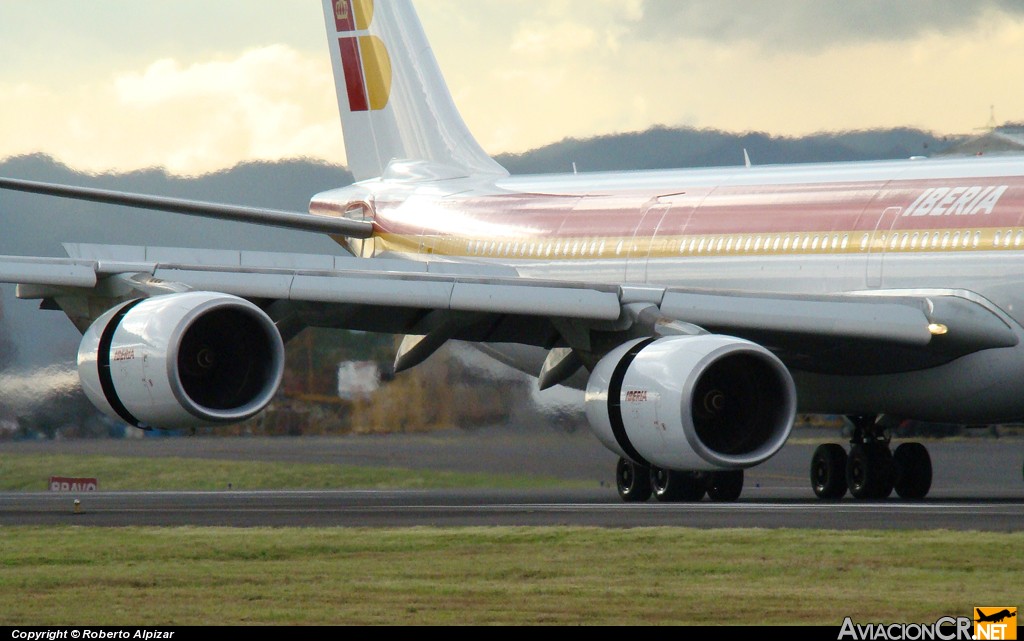 EC-IZY - Airbus A340-642 - Iberia