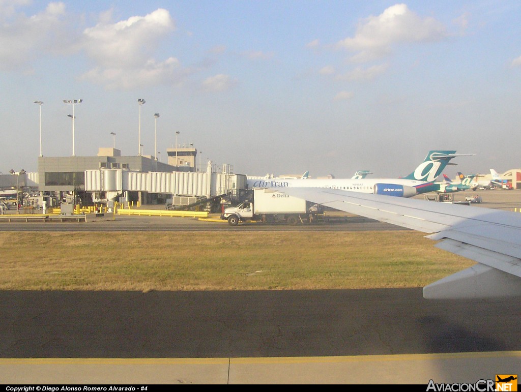 N374DA - Boeing 737-832 - Delta Airlines