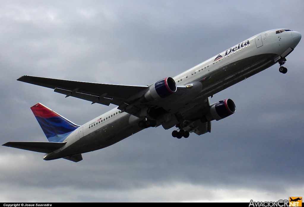 N140LL - Boeing 767-332 - Delta Air Lines