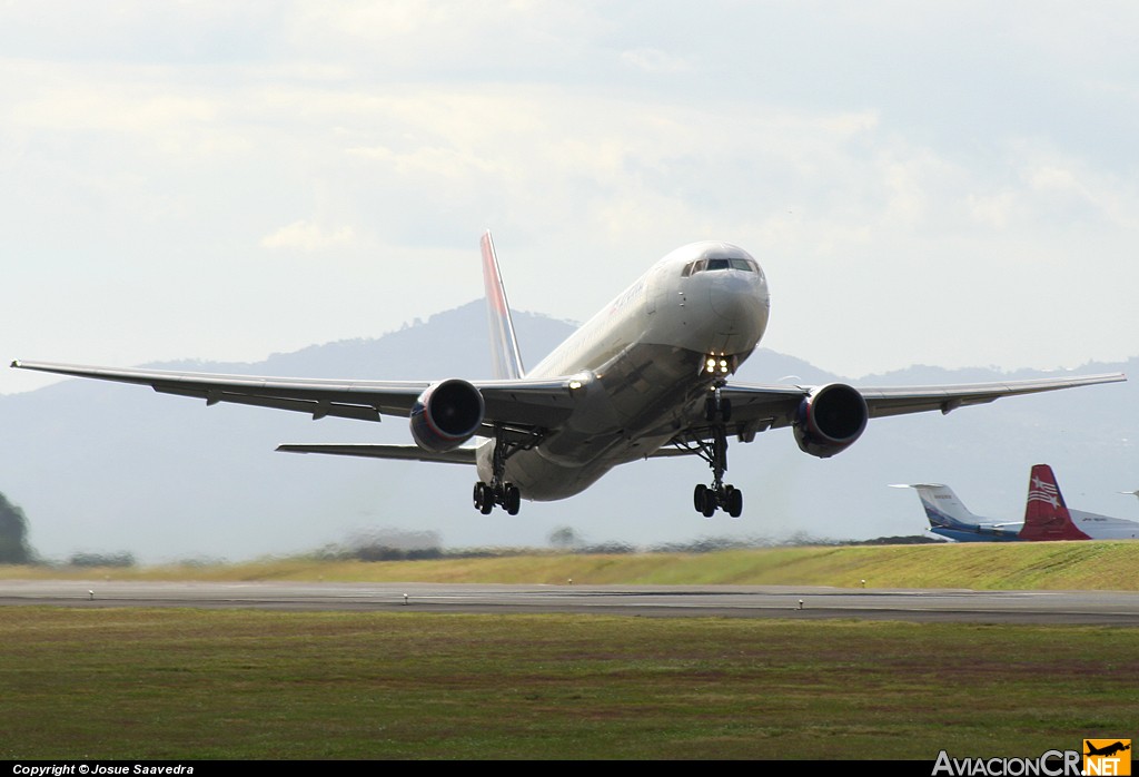 N126DL - Boeing 767-332 - Delta Air Lines