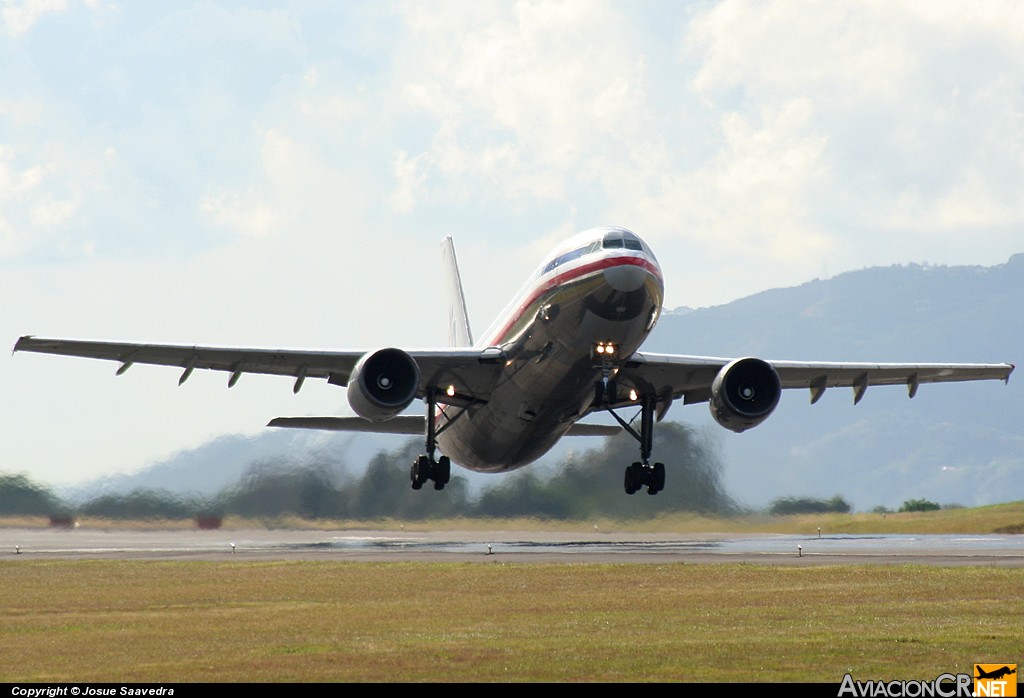 N33069 - Airbus A300B4-605R - American Airlines