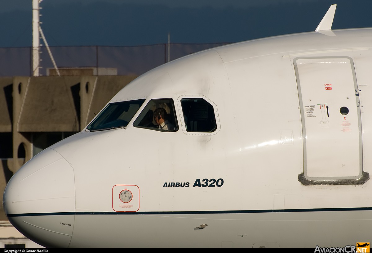 F-OHMI - Airbus A320-232 - Mexicana