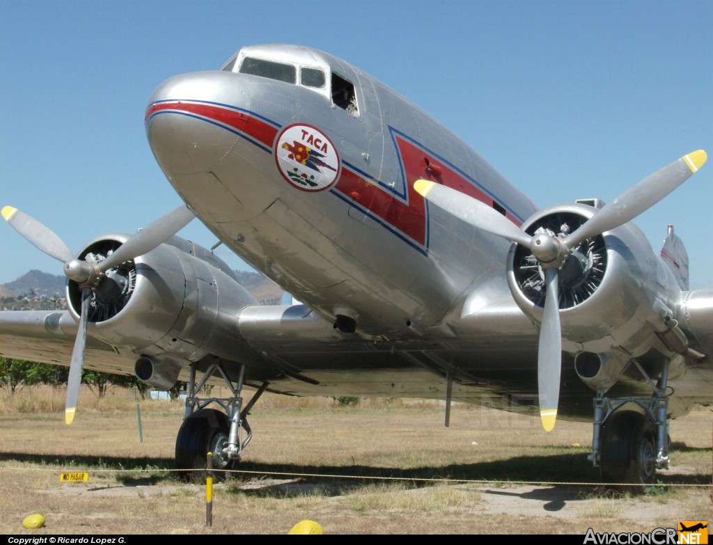 XH-TAZ - Douglas C-47A Skytrain - TACA