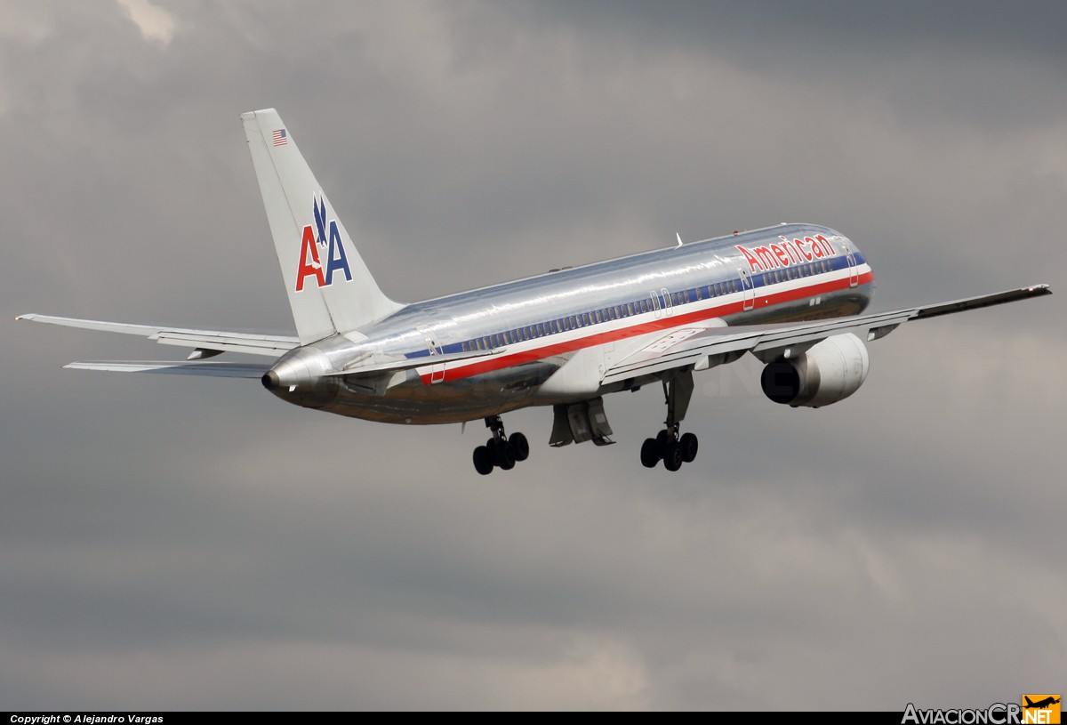 N677AN - Boeing 757-223 - American Airlines