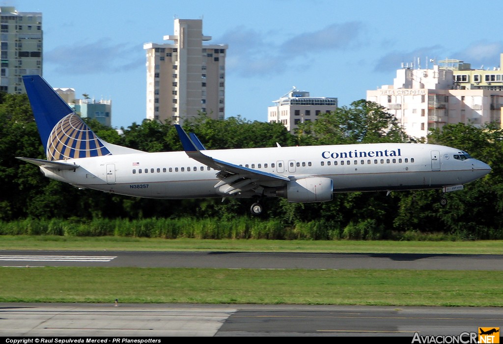 N38257 - Boeing 737-824 - Continental Airlines