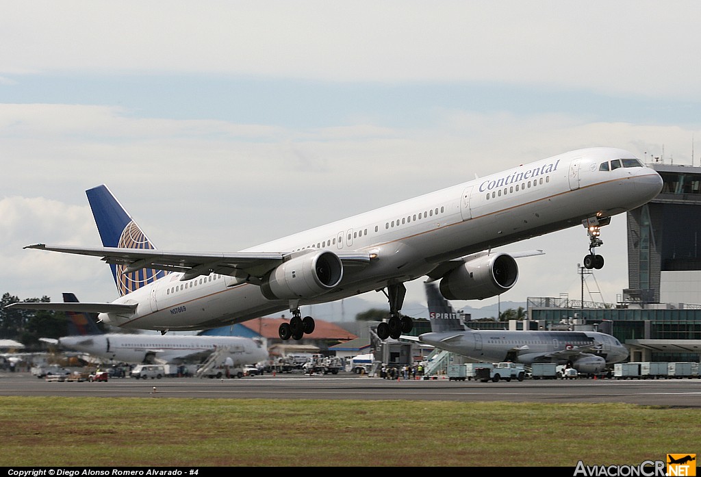 N57869 - Boeing 757-33N - Continental Airlines