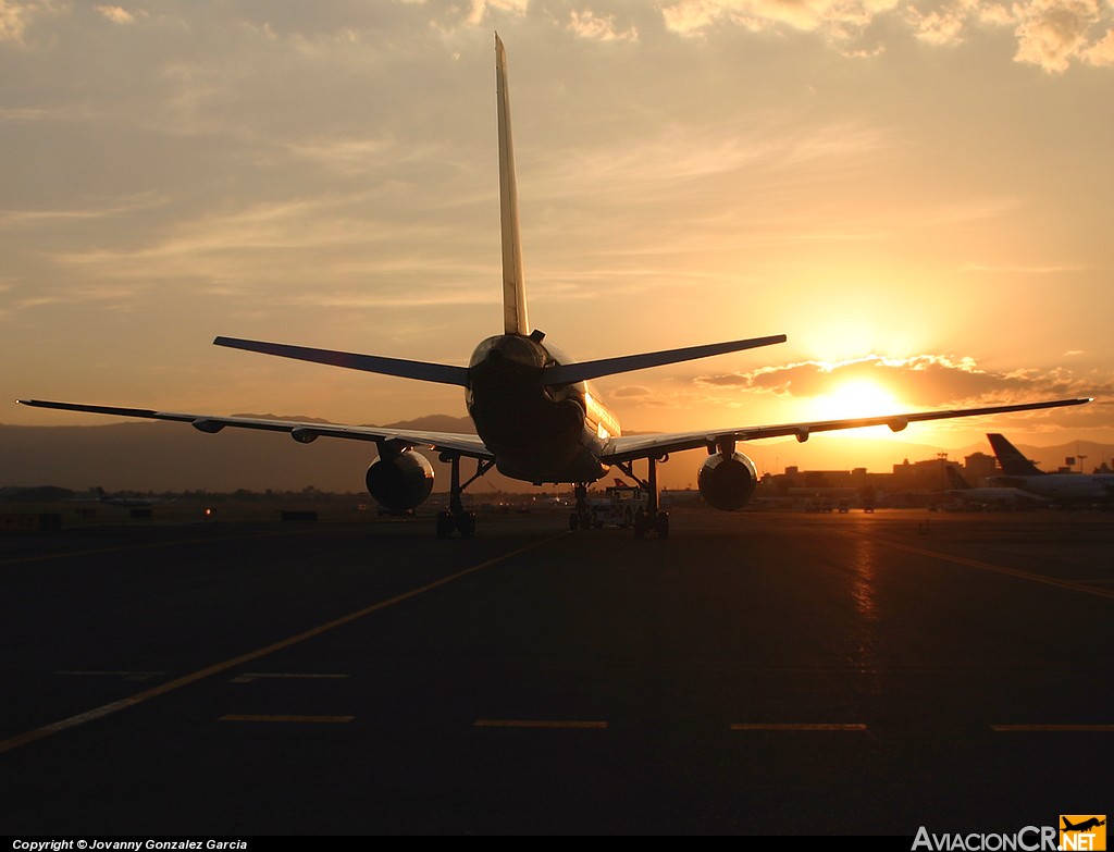 N444UP - Boeing 757-24APF - UPS - United Parcel Service