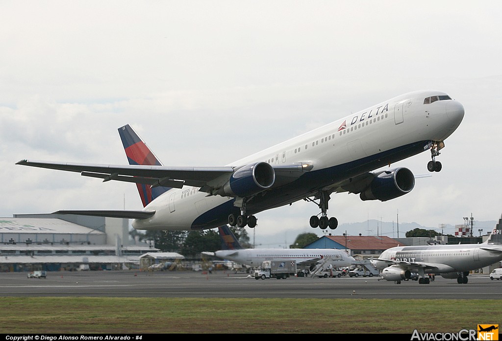 N135DL - Boeing 767-332 - Delta Air Lines