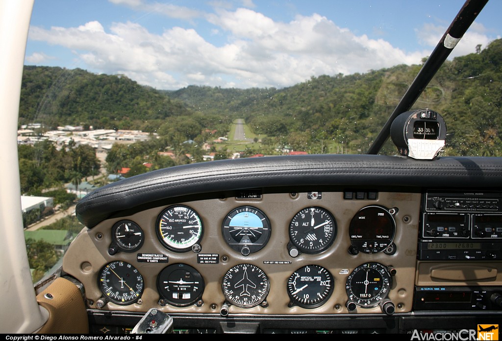 TI-ANI - Piper PA-28-181 Cherokee Archer II - ECDEA - Escuela Costarricense de Aviación
