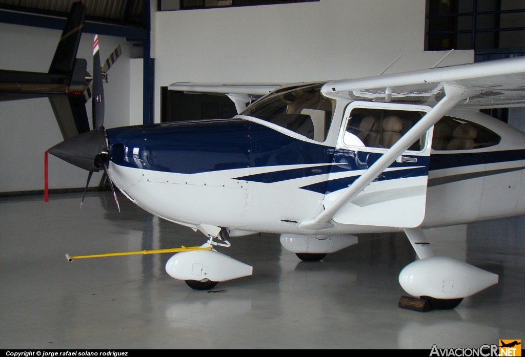 N60031 - Cessna 182 Skylane (Genérico) - Privado