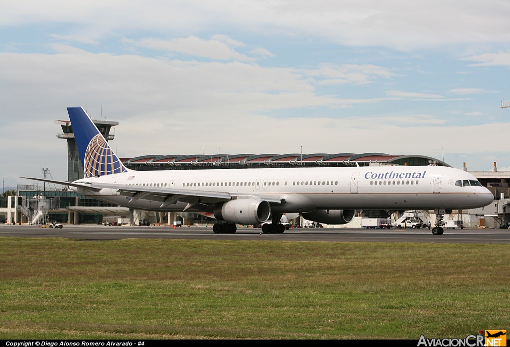 N57869 - Boeing 757-33N - Continental Airlines