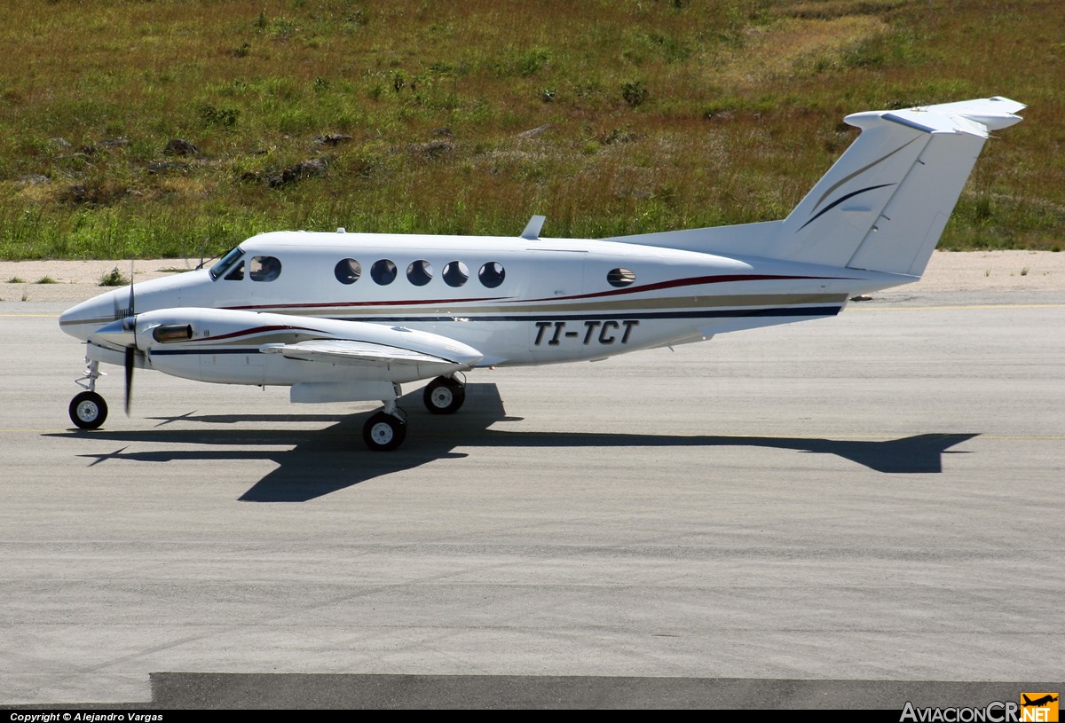 TI-TCT - Beechcraft Super King Air B200 - Privado (Teletica)