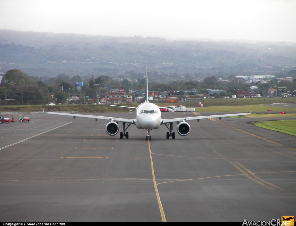 XA-UDU - Airbus A320-214 - Mexicana