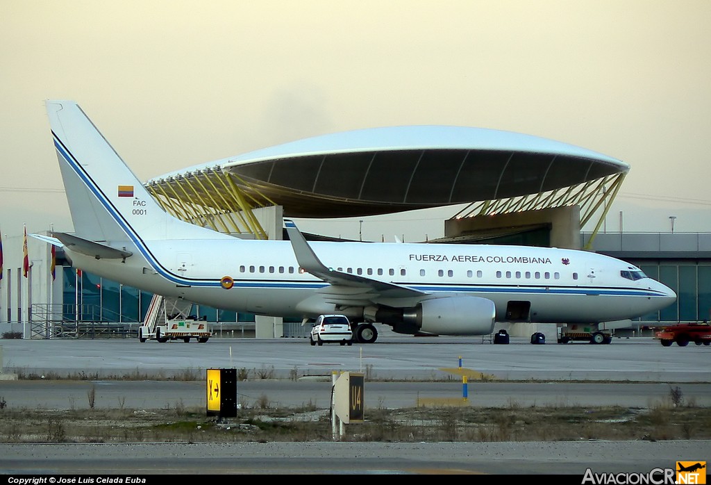 001 - Boeing 737-74V BBJ - Fuerza Aérea Colombiana