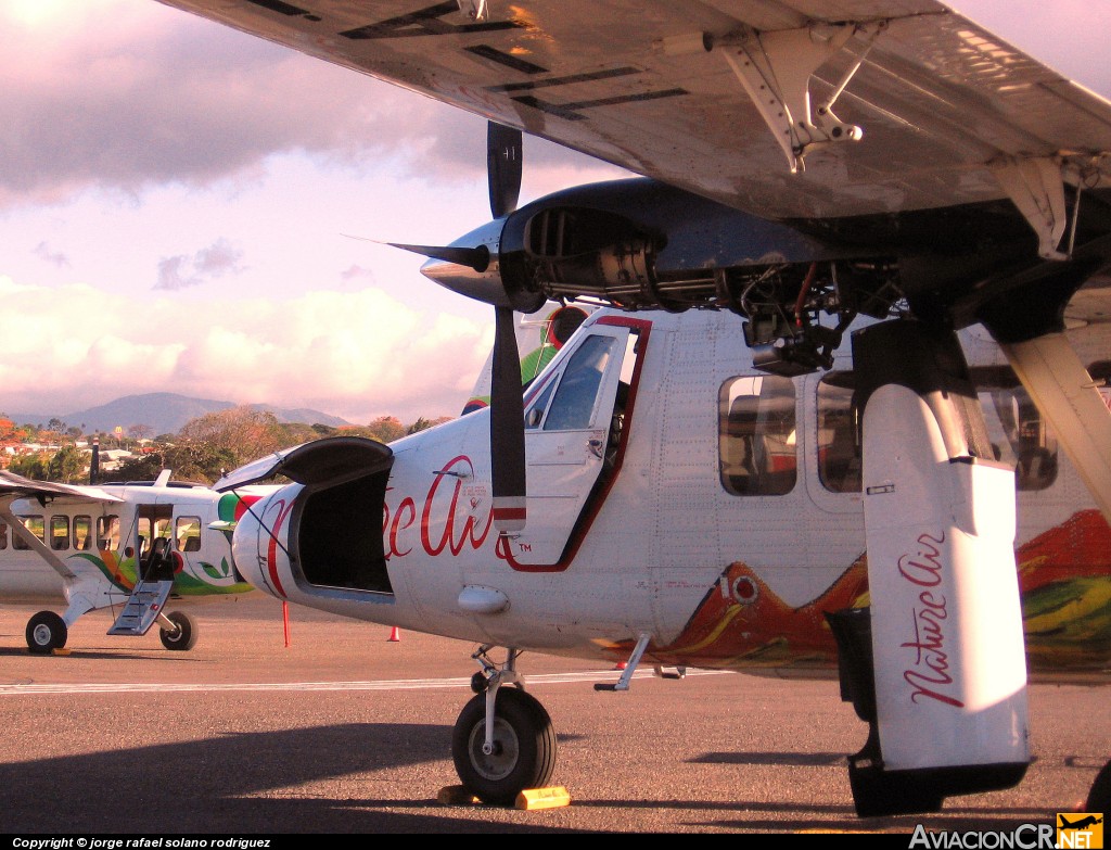 TI-AZC - De Havilland Canada DHC-6-300 Twin Otter - Nature Air