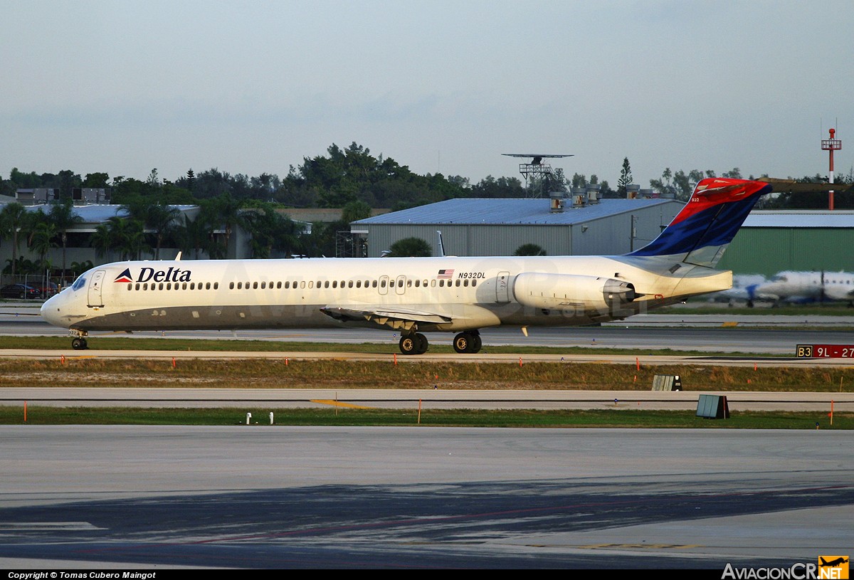 N932DL - McDonnell Douglas MD-88 - Delta Air Lines