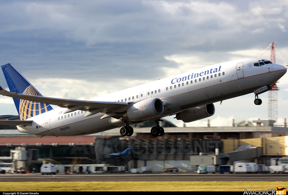 N26210 - Boeing 737-824 - United (Continental Airlines)