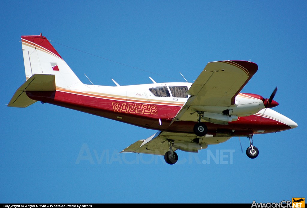 N40228 - Piper PA-23-250 Aztec - Check Point Corp