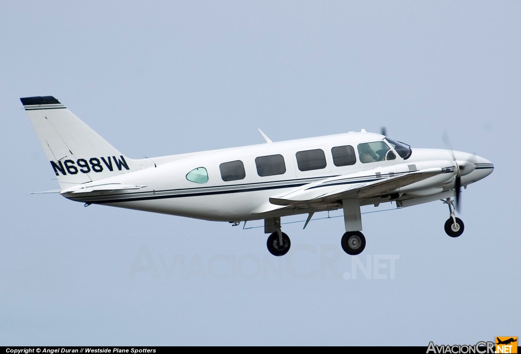 N698VW - Piper PA-31-350 Navajo Chieftain - Privado