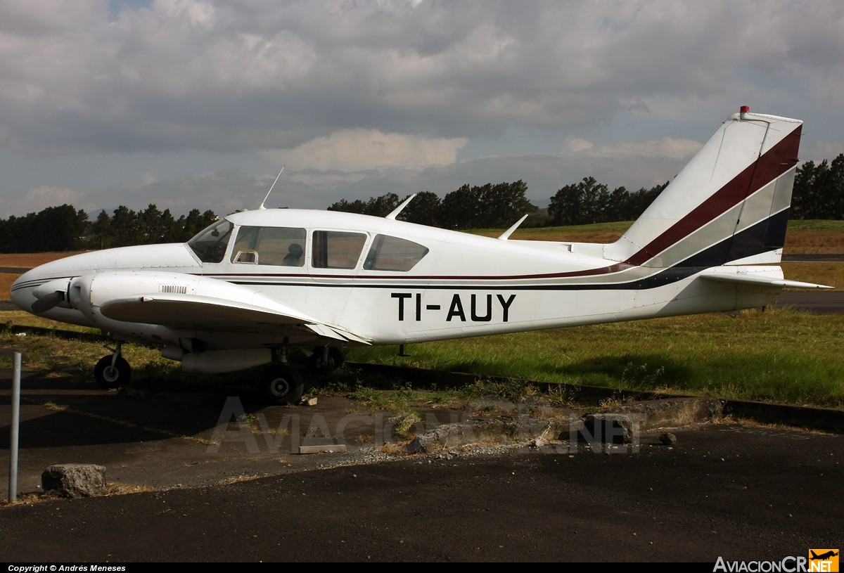 TI-AUY - Piper PA-23-250 Aztec - Privado