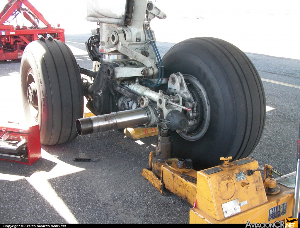 N7083A - Airbus A300B4-605R - American Airlines