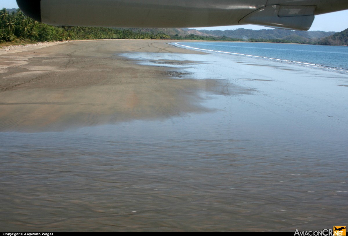 TI-BBF - De Havilland Canada DHC-6-300 Twin Otter/VistaLiner - Nature Air