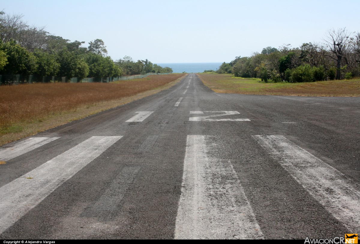 MRTM - Aeropuerto - Pista