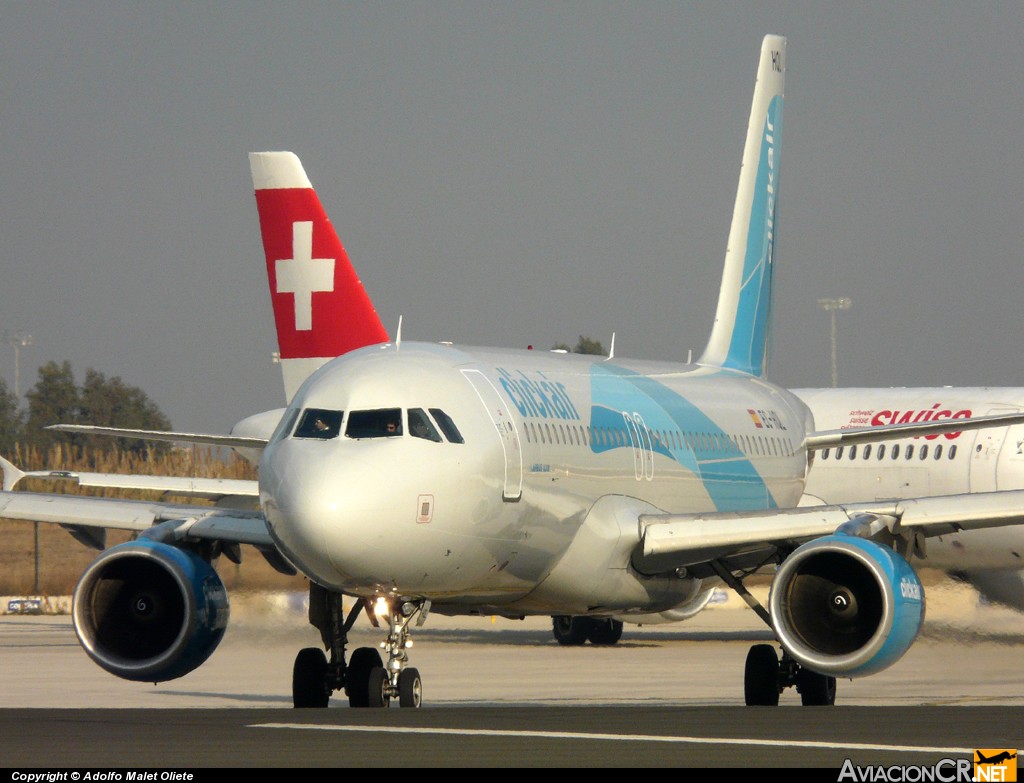 EC-HQL - Airbus A320-214 - Click Air