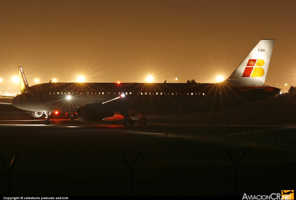 EC-FGH - Airbus A320-211 - Iberia