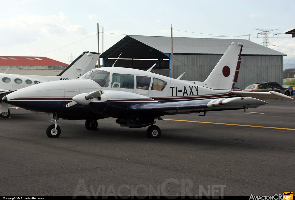 TI-AXY - Piper PA-23-250 Aztec F - Privado