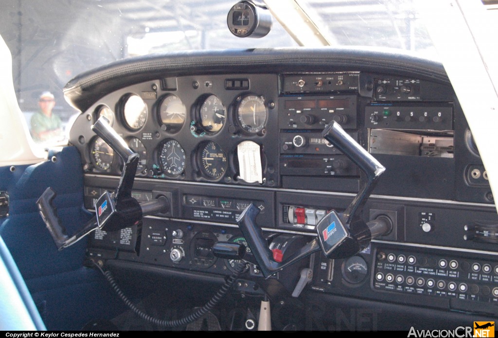 TI-ALH - Piper PA-34-200T Seneca II - ECDEA - Escuela Costarricense de Aviación