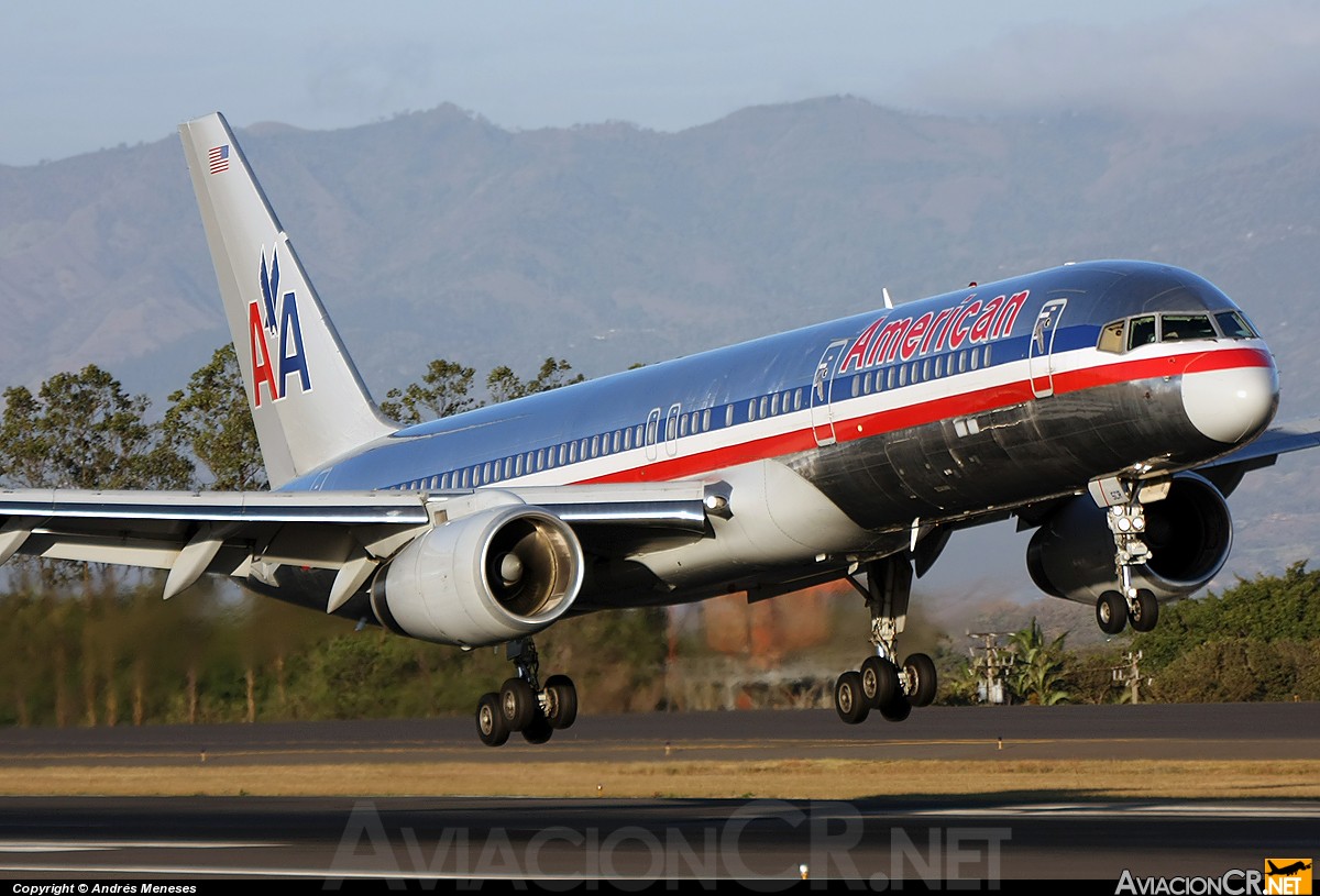 N7667A - Boeing 757-223 - American Airlines