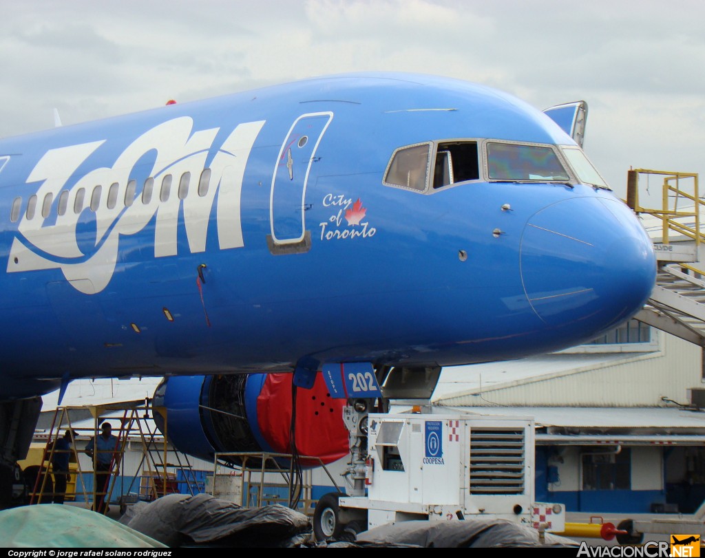 C-GTDX - Boeing 757-28A - Zoom