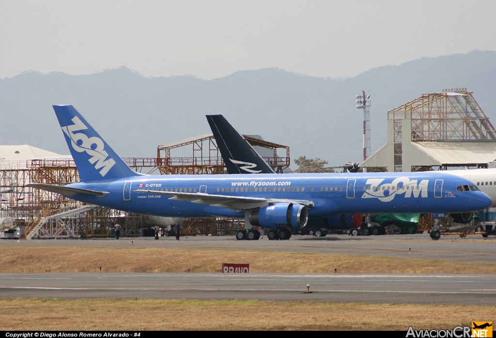 C-GTDX - Boeing 757-28A - Zoom