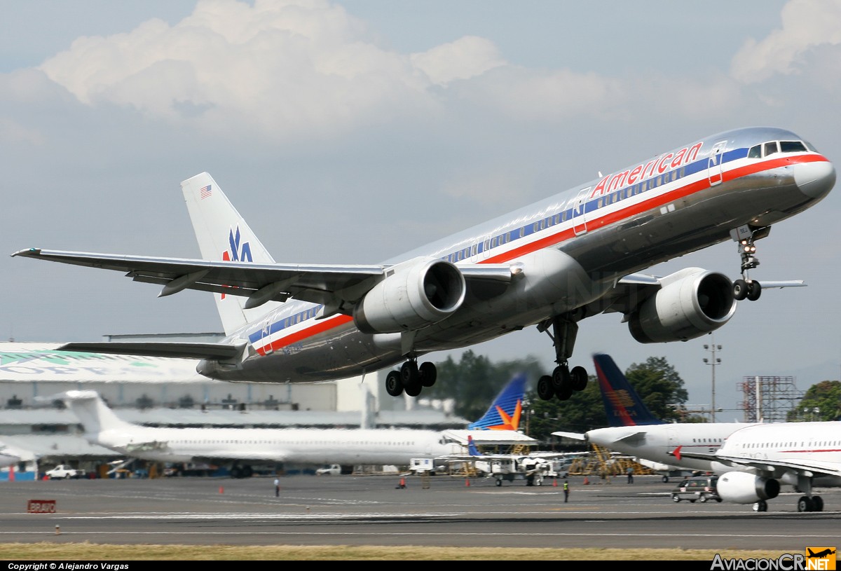 N677AN - Boeing 757-223 - American Airlines