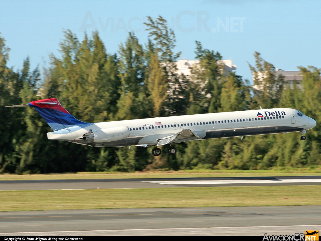 N957DL - McDonnell Douglas MD-88 - Delta Airlines