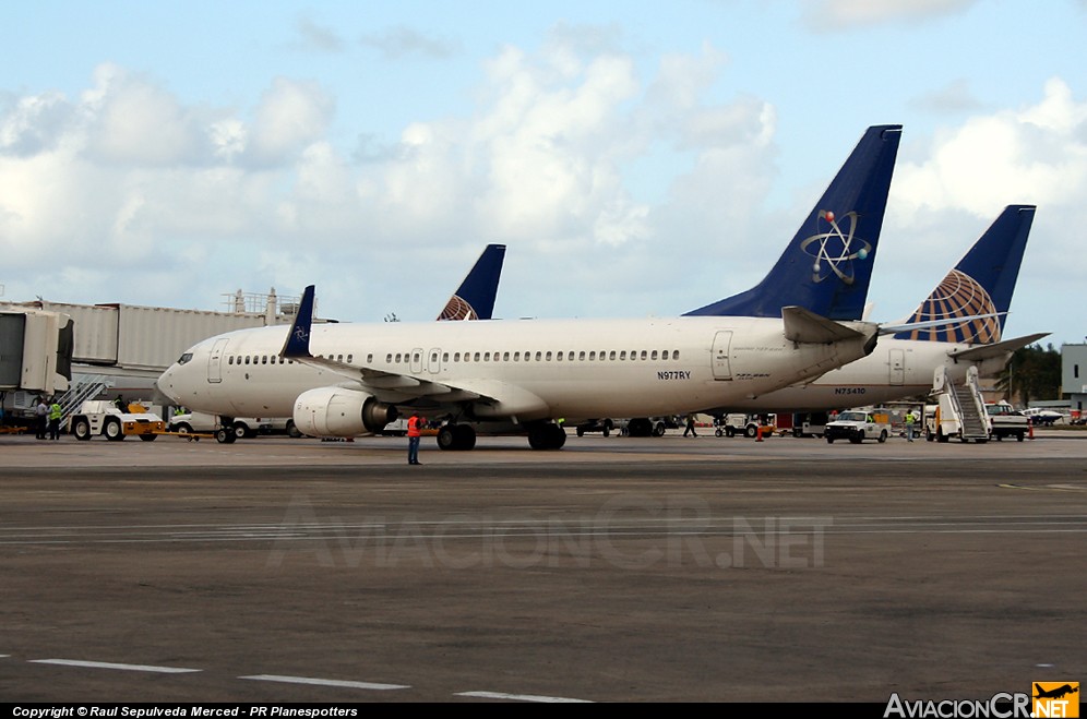 N977RY - Boeing 737-86N - Ryan International