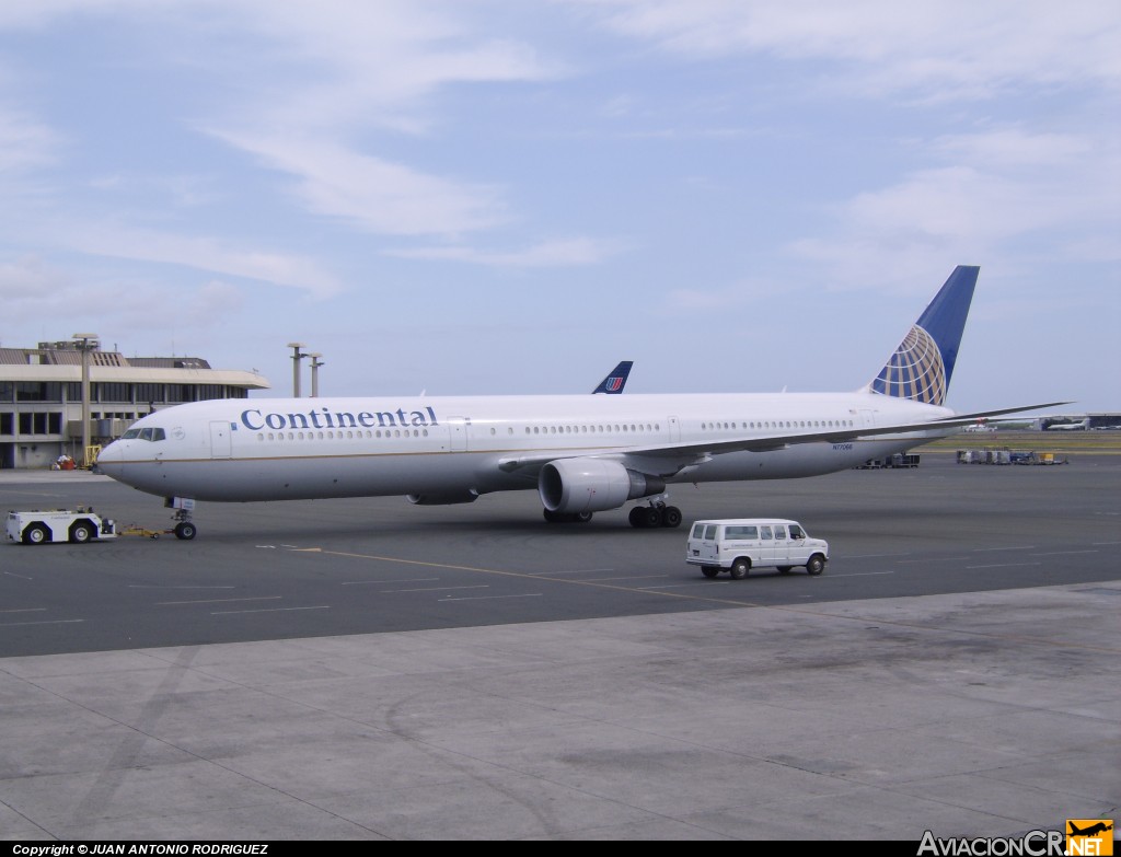 N77066 - Boeing 767-400/ER (Genérico) - Continental Airlines
