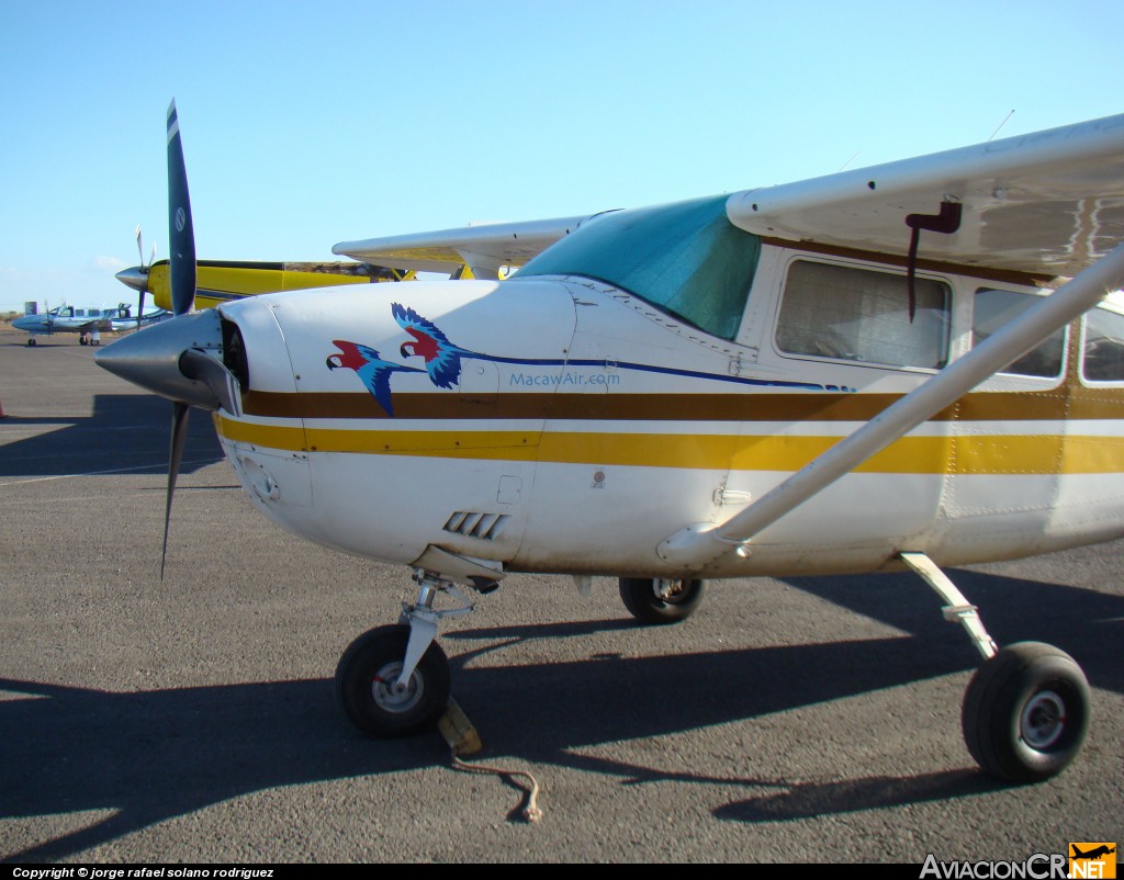 TI-AKB - Cessna U206F Stationair - Privado