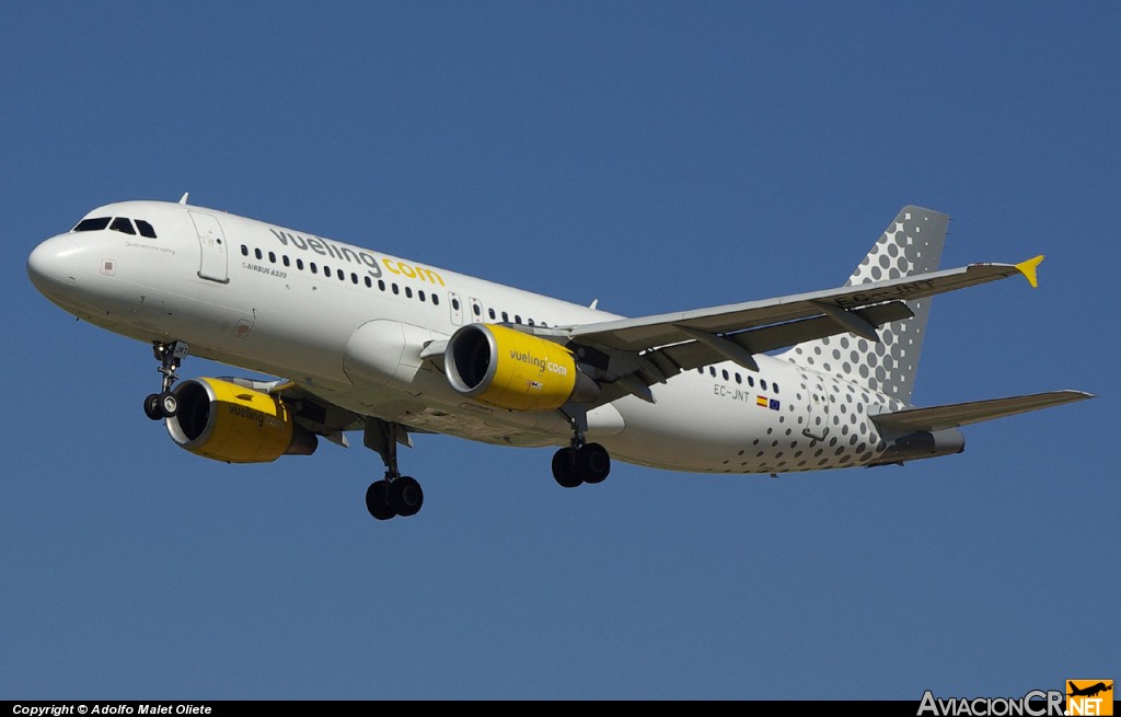 EC-JNT - Airbus A320-214 - Vueling