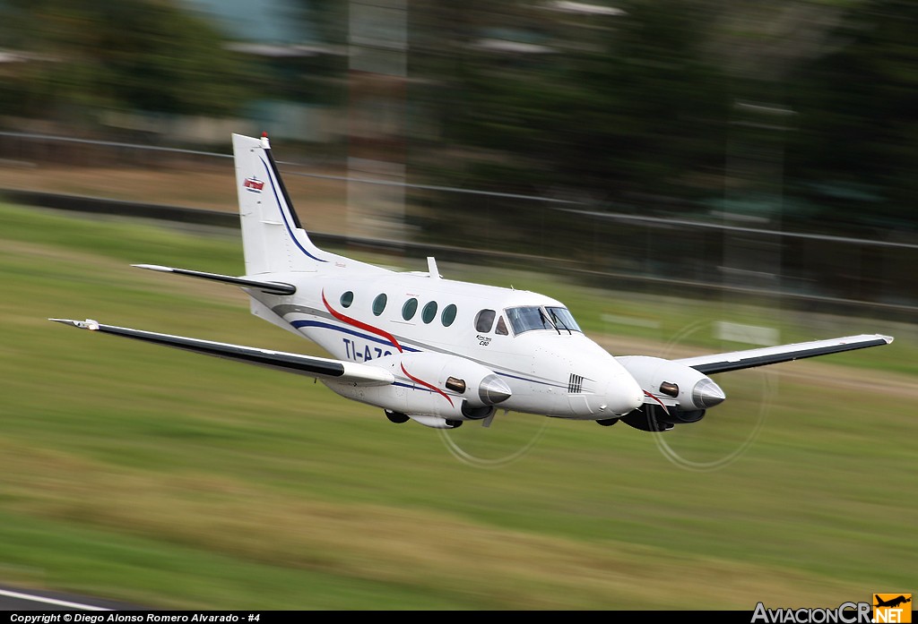 TI-AZO - Beechcraft King Air E90 - Aerobell